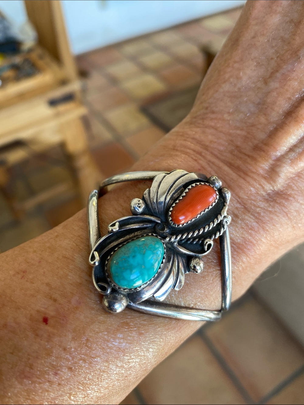 🎉 Vintage turquoise & Coral cuff bracelet! - Picture 3 of 9